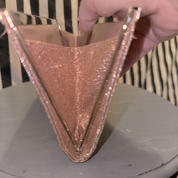 I.N.C. International Concepts
Carolyn Glitter Clutch Rose Gold - Picture 14 of 14